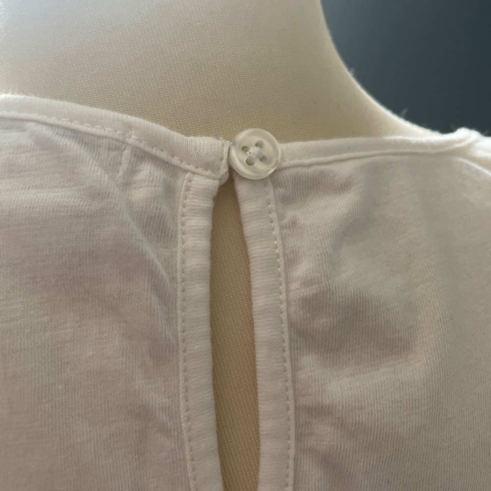 Embroidered sleeveless shirt - Picture 5 of 6